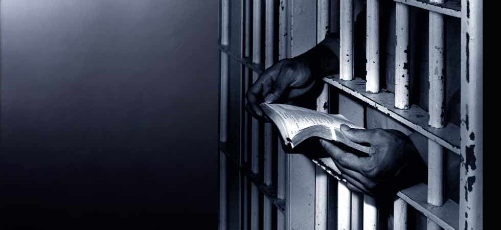 prisoner_bible__86693